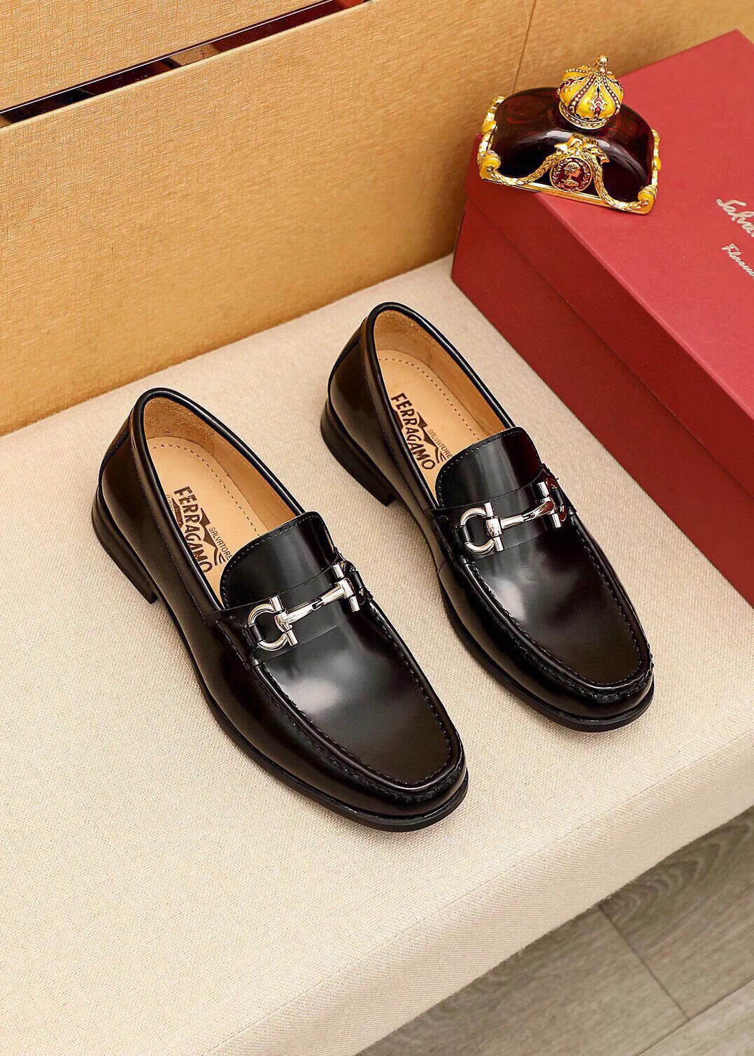 Men's shoes 💰480 💐 Product trademark: Ferragamo "Ferragamo" casual leather shoes Regular size: 38-44 (45🉑️customized) Product materials: Selected imported first-layer open-edge beaded cowhide leather upper + luxury hardware buckle, imported water-dyed cowhide leather lining. Strong three-dimensional visual effect, original outsole color: 3⃣️seed leather materials available